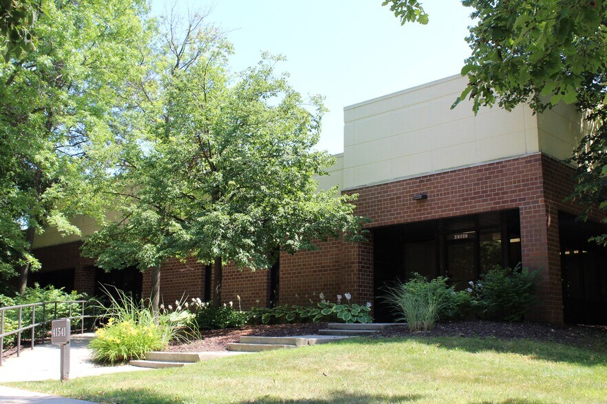 Primary Photo Of 41441-41541 W 11 Mile Rd, Novi Showroom For Lease