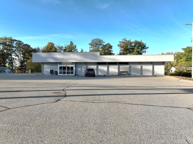 More Photos Of 4562 W Houghton Lake Dr, Houghton Lake Freestanding For Sale