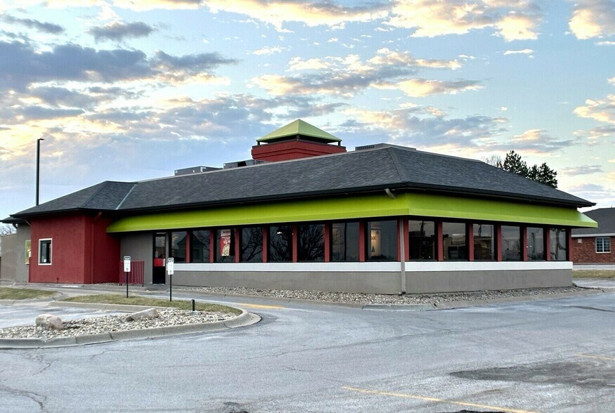 More Photos Of 8017 S 84th St, La Vista Restaurant For Sale