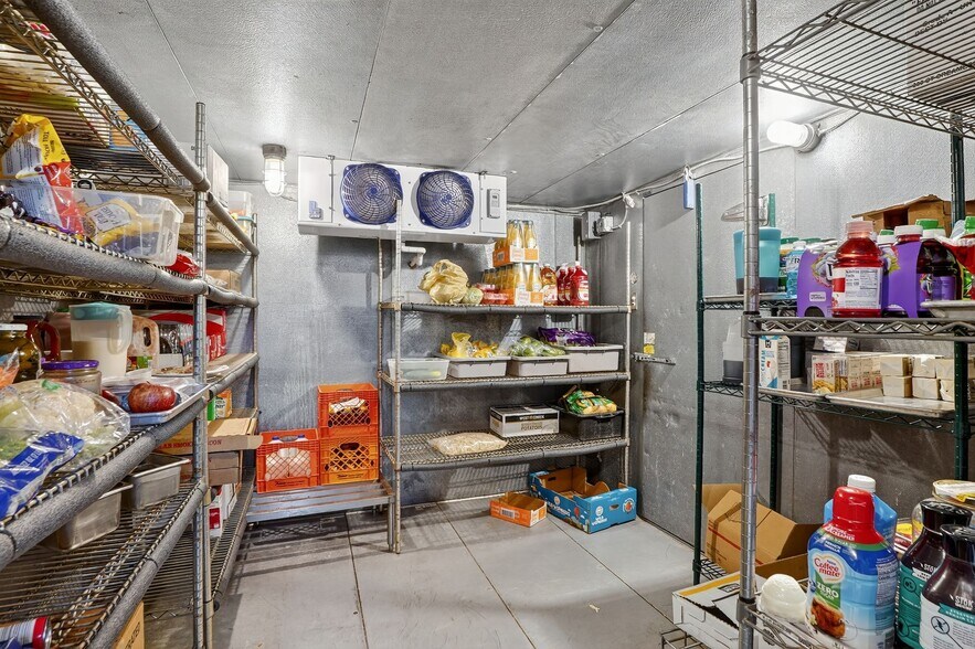 More Photos Of 550 McKeesport Rd, Elizabeth Freestanding For Sale