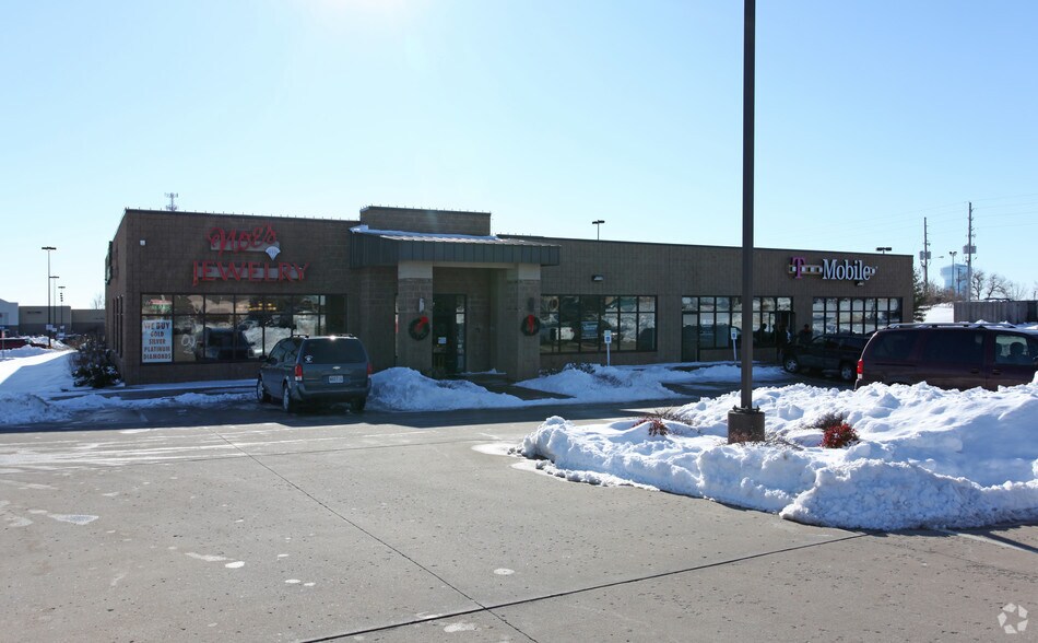 More Photos Of 2017-2021 W Foxwood Dr, Raymore Freestanding For Lease