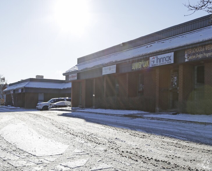 More Photos Of 3120 Glen Erin Dr, Mississauga Light Distribution For Lease