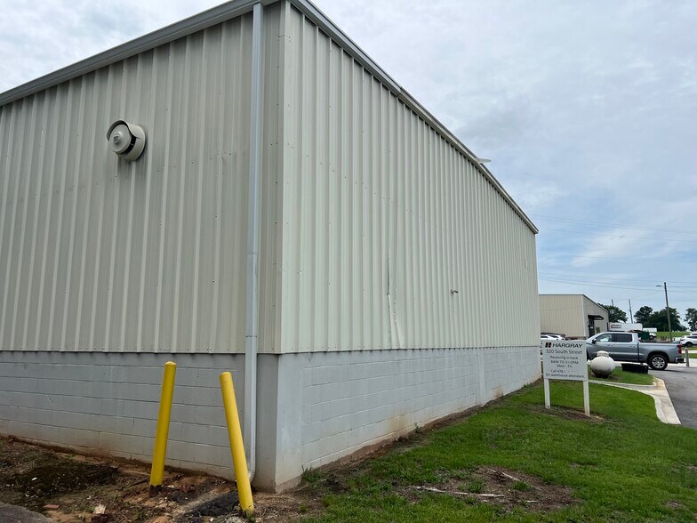 More Photos Of 320 South St, Perry Warehouse For Lease