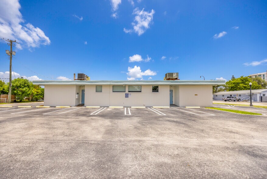 More Photos Of 750 S Federal Hwy, Hollywood Medical For Sale