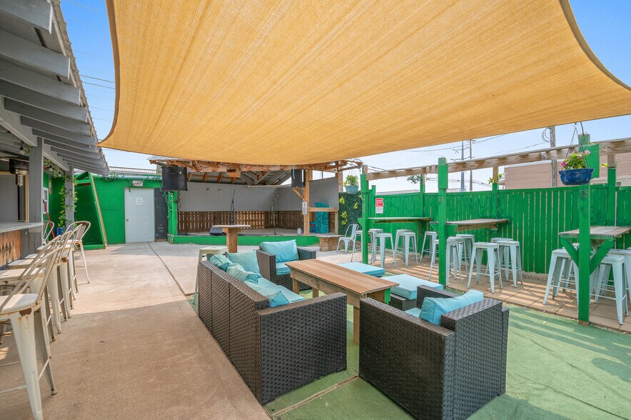 More Photos Of 201 S Broadway, Green Bay Restaurant For Sale