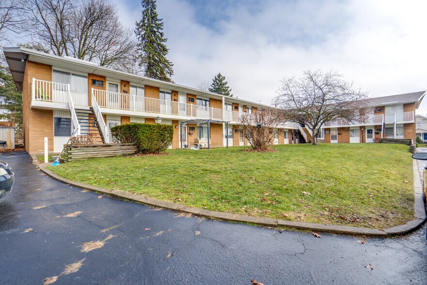 More Photos Of 2615 Ellet Ave, Akron Apartments For Sale