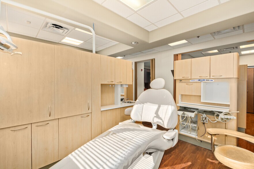 More Photos Of 9179 W Thunderbird Rd, Peoria Medical For Sale