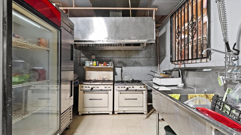 More Photos Of 1214 S 6th St, Yakima Bar For Sale