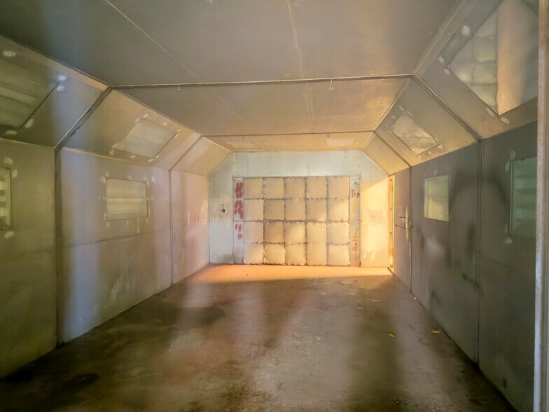 More Photos Of 5922 FM 2100, Crosby Service For Sale