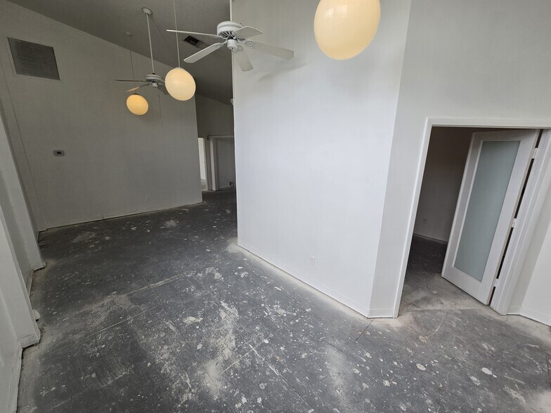 More Photos Of 5800-5820 N University Dr, Fort Lauderdale Storefront Retail Office For Lease