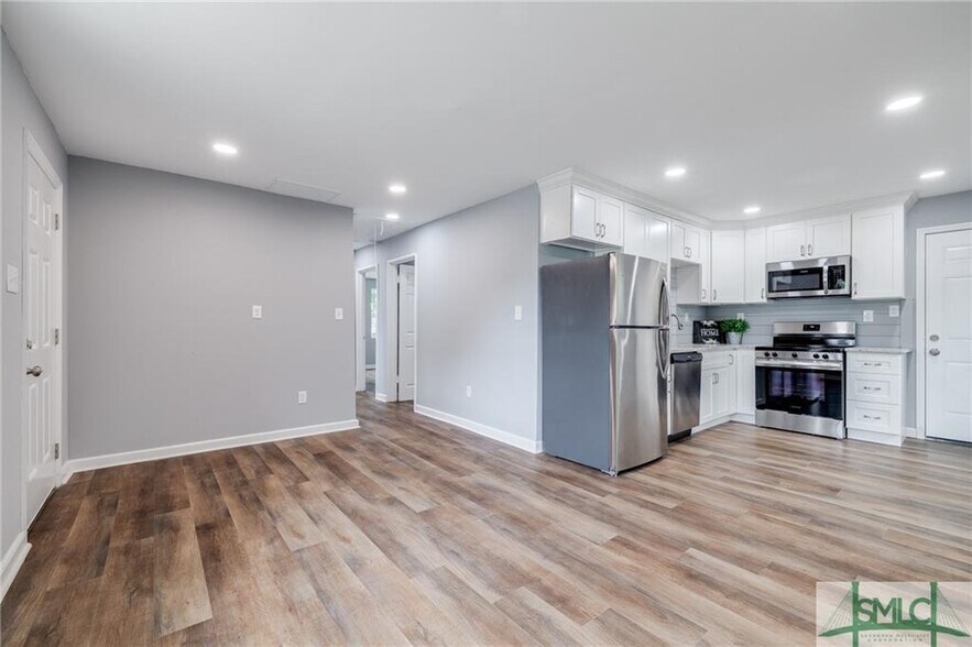 More Photos Of 506 E Montgomery Cross Rd, Savannah Office Residential For Sale