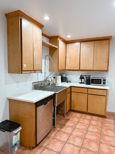 More Photos Of 1520 Center St, Houston Warehouse For Lease