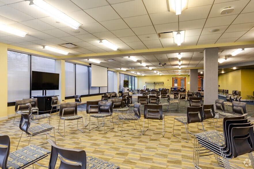 More Photos Of 850 Warrenville Rd, Lisle Office For Sale