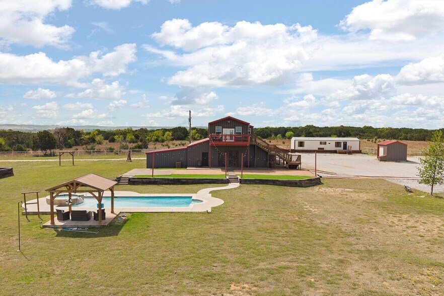 More Photos Of 3119 County Road 2730, Glen Rose Lodge Meeting Hall For Sale