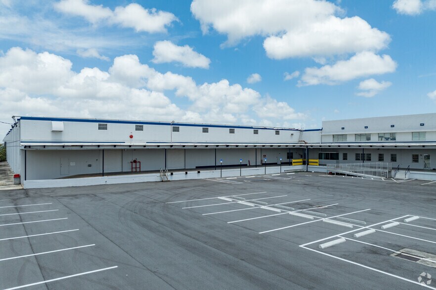 More Photos Of 3455 NW 54th St, Miami Warehouse For Sale