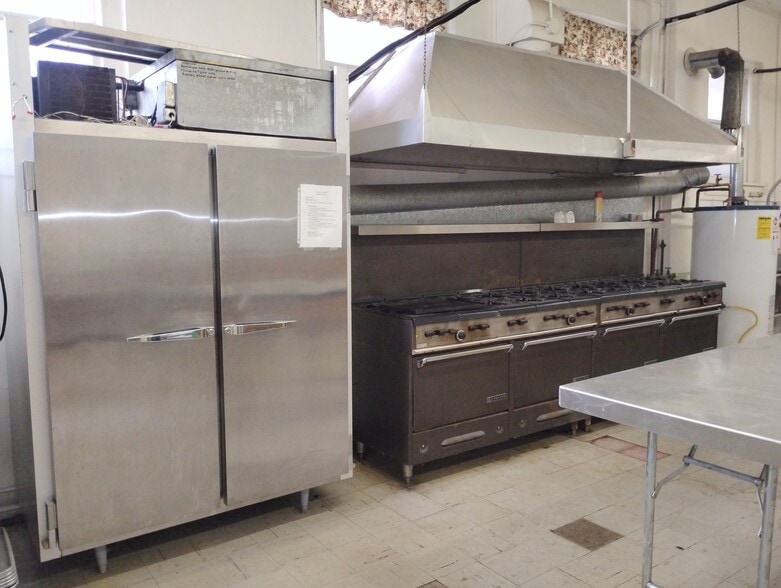 More Photos Of 906 Elm St, Coffeyville Religious Facility For Sale