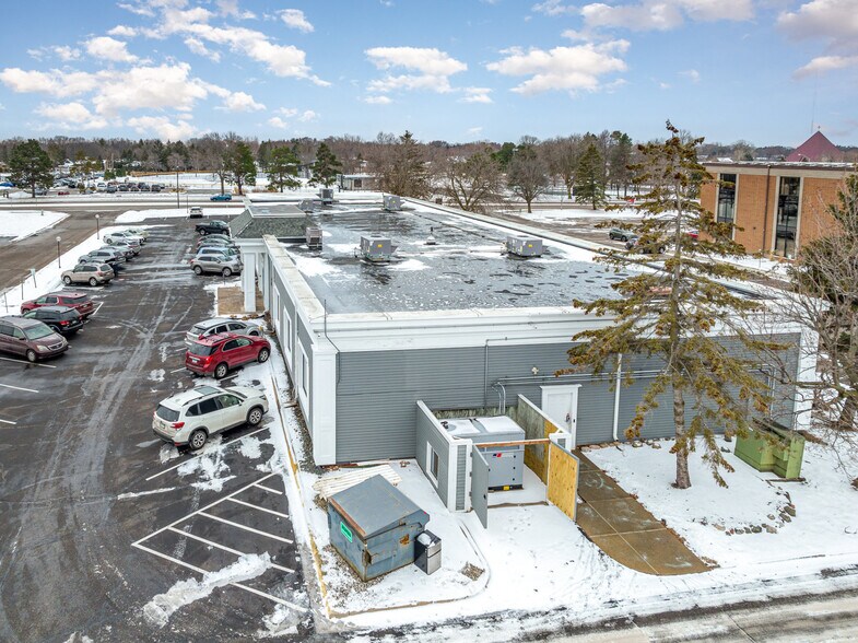 More Photos Of 1781 W County Road B, Saint Paul Office For Sale
