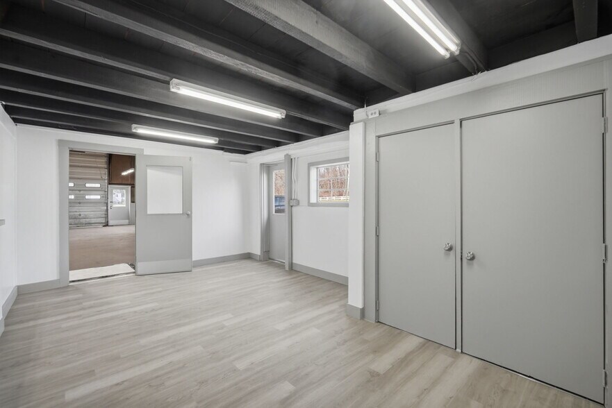 More Photos Of 14 Easthampton Rd, Northampton Warehouse For Lease