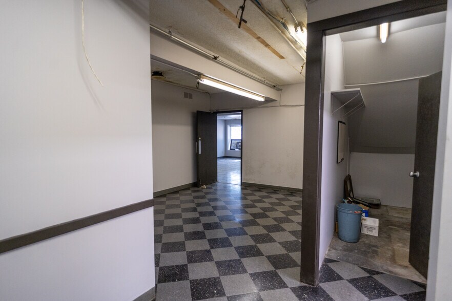 More Photos Of 1304 Valleyhigh Dr NW, Rochester Showroom For Sale