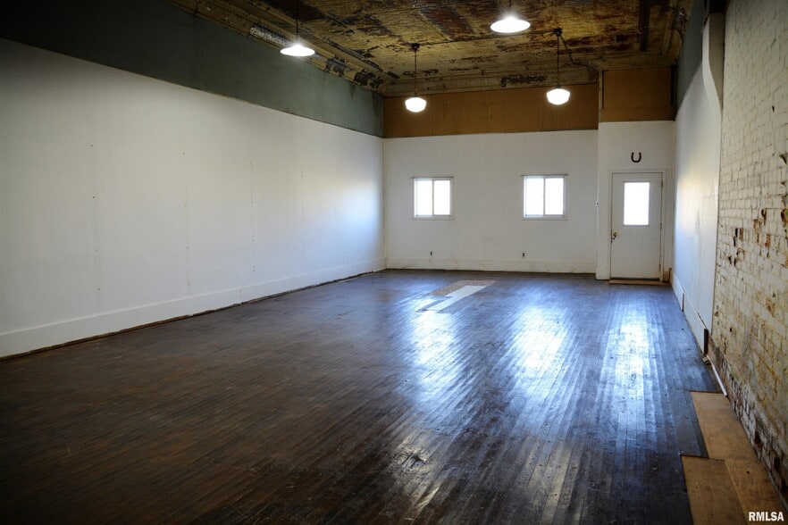 More Photos Of 114 Market St, Colchester General Retail For Sale