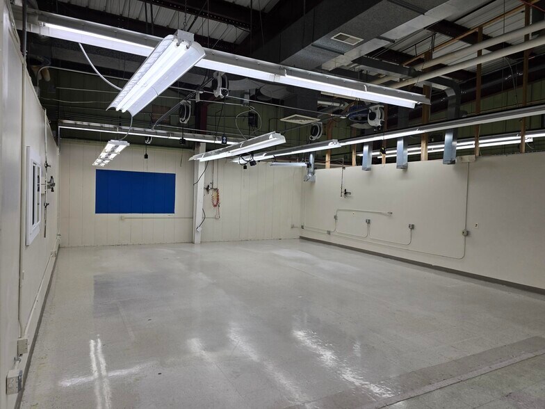 More Photos Of 601 Main St, New Town Warehouse For Lease