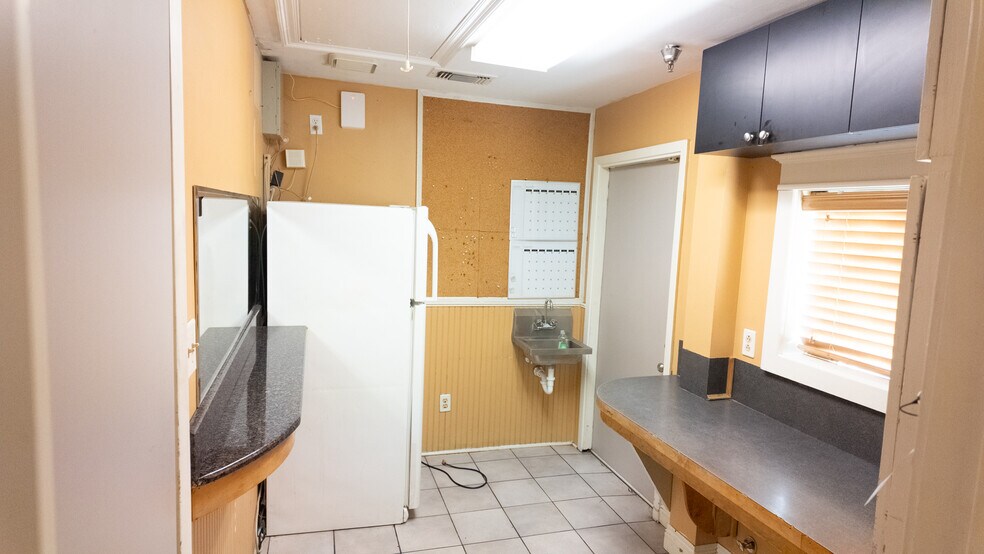 More Photos Of 7520 Perkins Rd, Baton Rouge General Retail For Sale