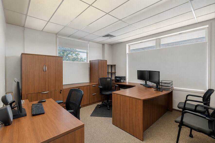 More Photos Of 1375 13th St SE, Salem Office For Sale