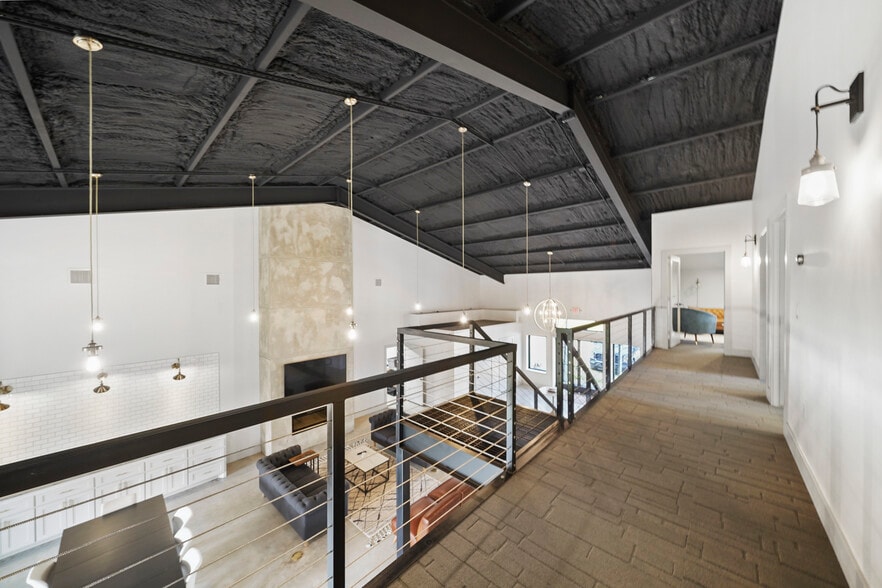 More Photos Of 12726 Moon Rd, Willis Loft Creative Space For Lease