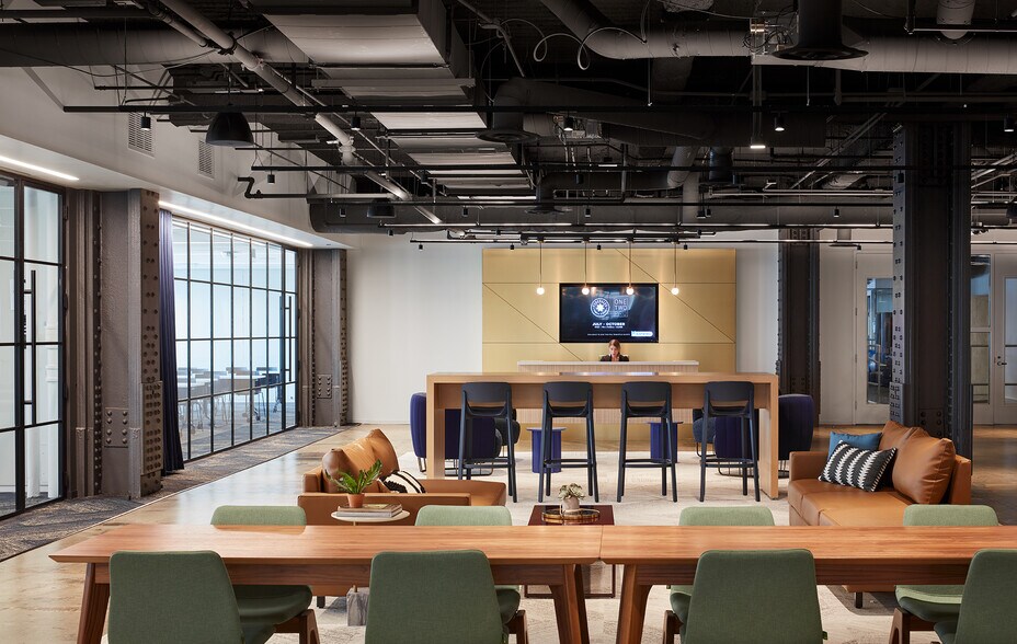 More Photos Of 130 E Randolph St, Chicago Office For Sale