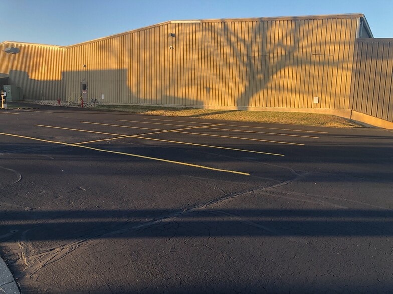 More Photos Of 100 Rayovac Ct, Fennimore Manufacturing For Lease
