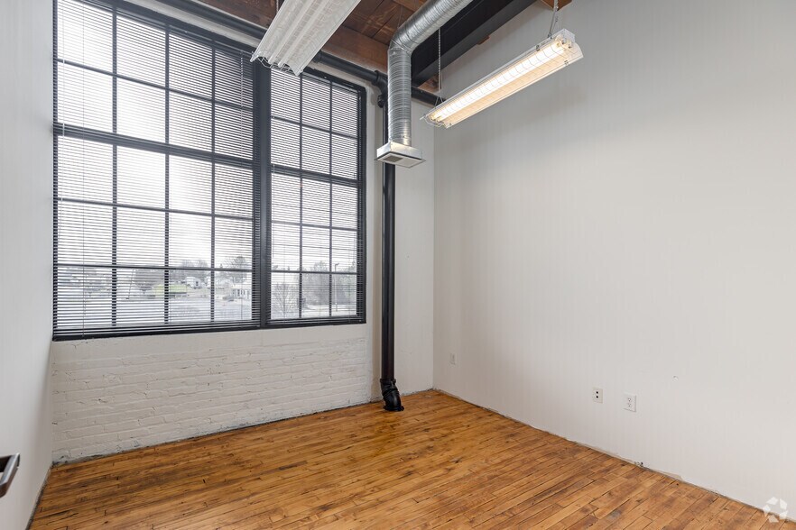 More Photos Of 1513 E Cleveland Ave, East Point Unknown For Sale