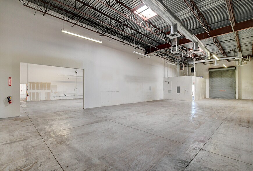 More Photos Of 4129 W Desert Inn Rd, Las Vegas Industrial For Sale