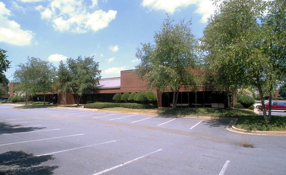 More Photos Of 6611 Bay Cir, Peachtree Corners Light Distribution For Lease