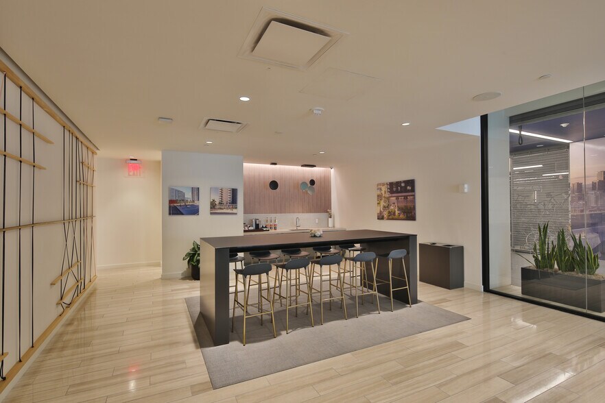More Photos Of 1120 S Grand Ave, Los Angeles Apartments For Lease