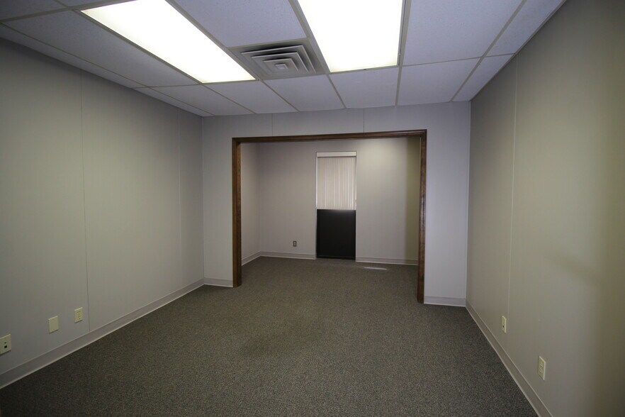 More Photos Of 1815 W Detroit St, Broken Arrow Service For Lease