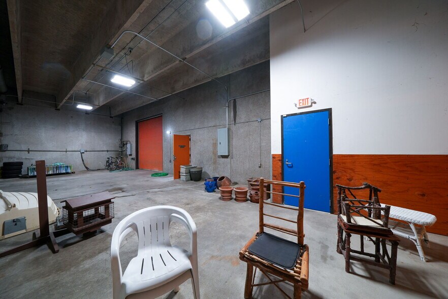 More Photos Of 1555-1557 SE Crystal Lake Dr, Corvallis Warehouse For Lease