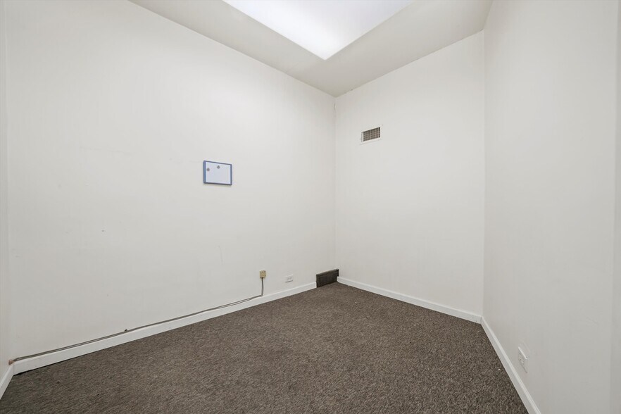 More Photos Of 2024 W 79th St, Chicago Medical For Sale