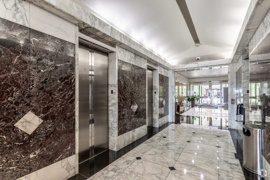 More Photos Of 10101 Reunion Pl, San Antonio Unknown For Lease