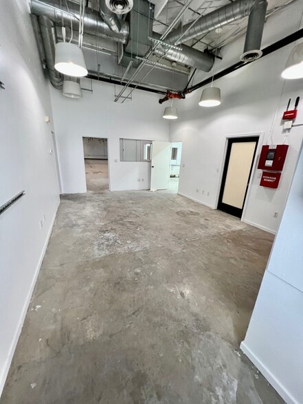 More Photos Of 3236 Union Pacific Ave, Los Angeles Warehouse For Lease