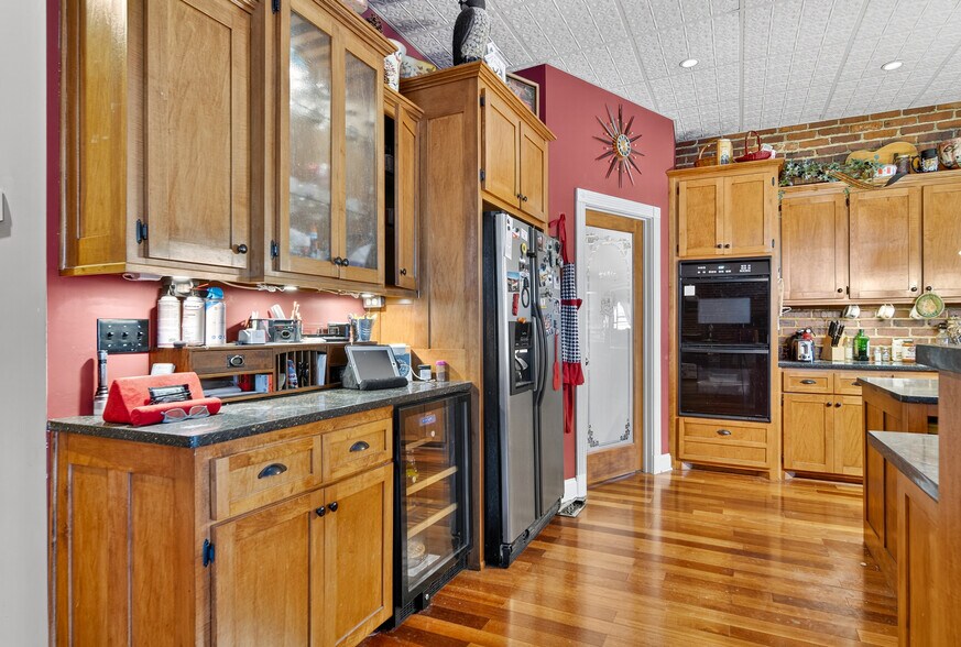 More Photos Of 109 7th Ave E, Springfield Flex For Sale