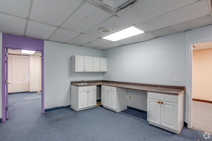 More Photos Of 8001 Roosevelt Blvd, Philadelphia Medical For Lease