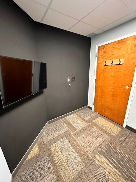More Photos Of 1810 Erie Blvd E, Syracuse Office For Sale
