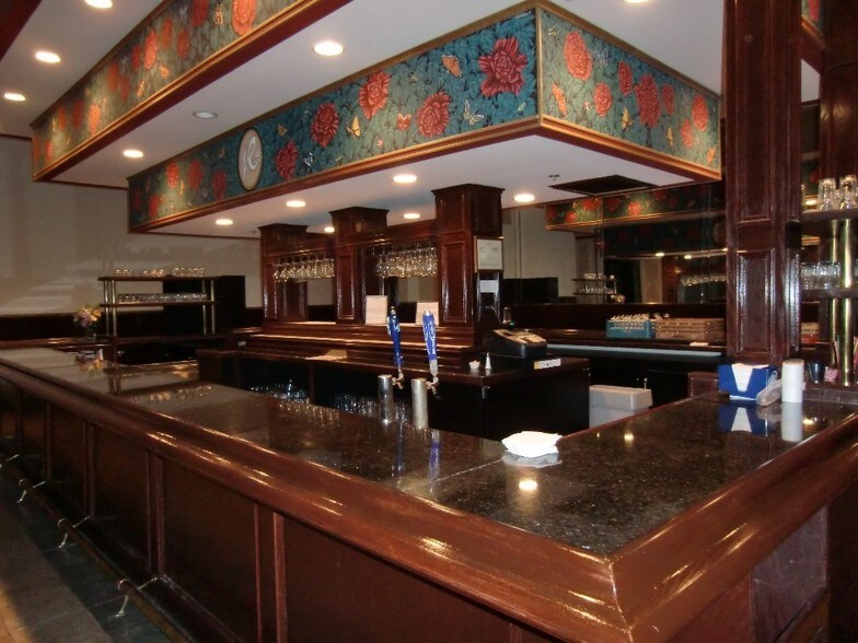 More Photos Of 7100-7150 Cooley Lake Rd, Waterford General Retail For Sale