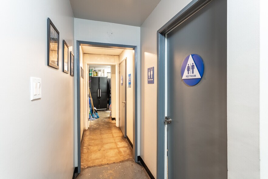 More Photos Of 425 Park Ave, San Fernando Warehouse For Sale