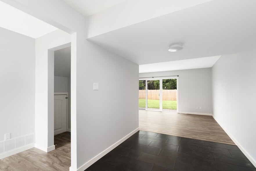 More Photos Of 470 Dogwood St, Campbell River Apartments For Sale