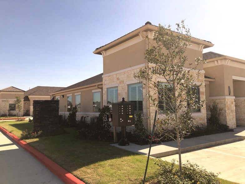 More Photos Of 11023 Northpointe Blvd, Tomball Medical For Sale
