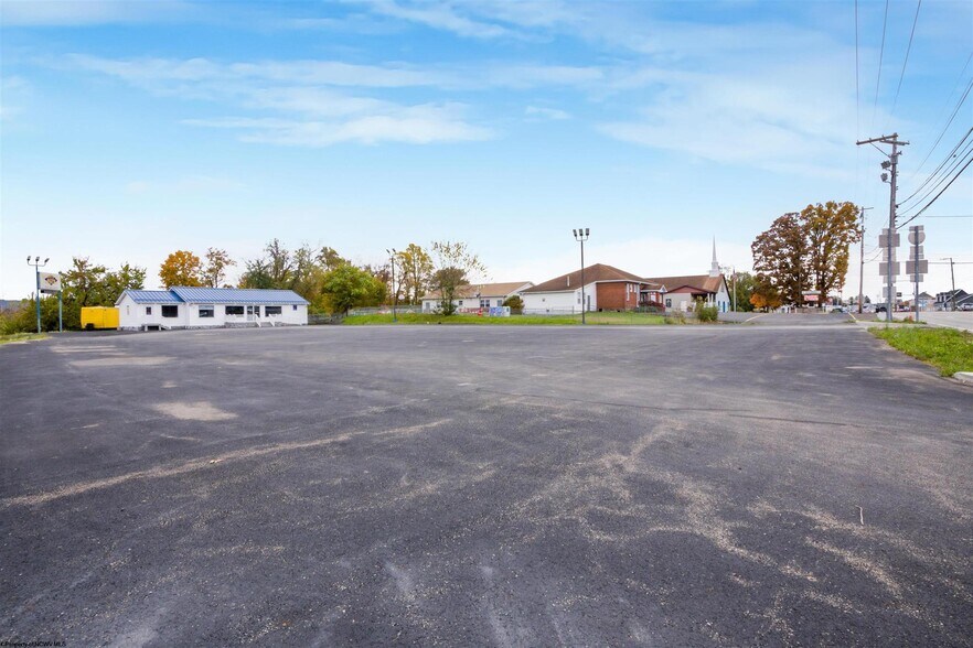 More Photos Of 524 Mileground Rd, Morgantown Auto Dealership For Sale