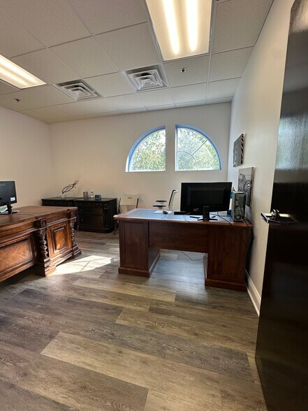 More Photos Of 21165 Whitfield Pl, Sterling Medical For Lease