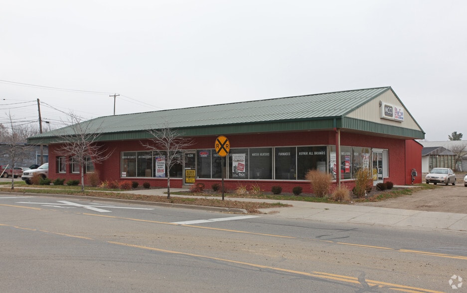 Primary Photo Of 620 N Clinton St, Grand Ledge Showroom For Lease