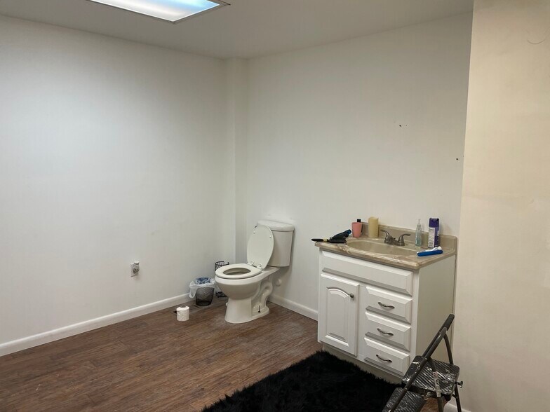 More Photos Of 237 S Cedar Ave, South Pittsburg Industrial For Sale